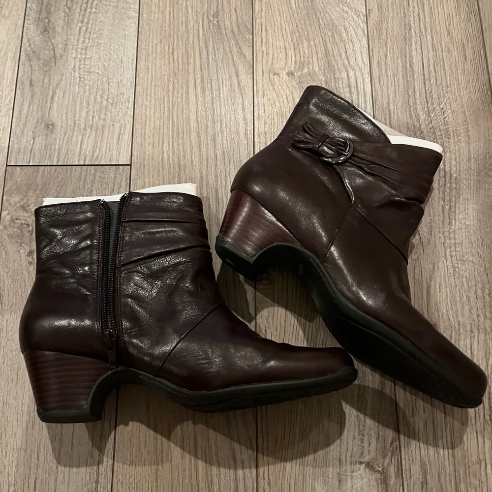 Clarks Brown Leather Ankle zip Boots NEW - Picture 3 of 7